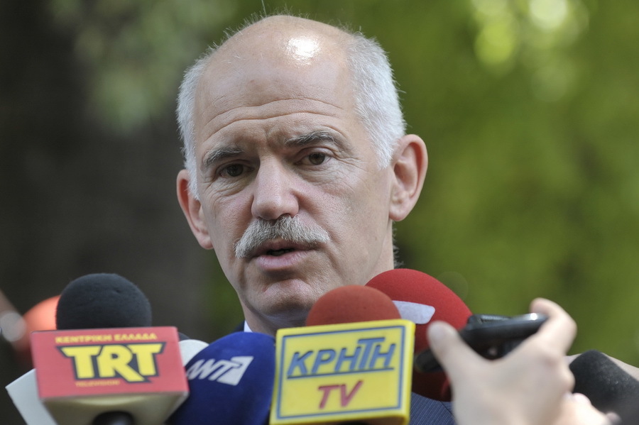 Grecia este în flăcări: Premierul grec este dispus să demisioneze