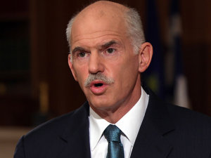 Prins între creditorii ţării şi propriii cetăţeni, premierul elen George Papandreou este nevoit să îşi remanieze guvernul