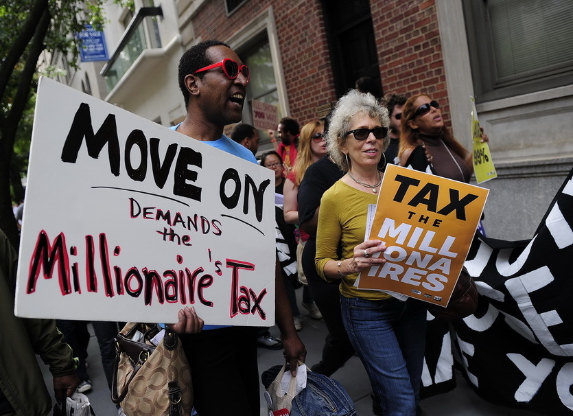 Manifestanţii de pe Wall Street au protestat în faţa locuinţelor miliardarilor din New York