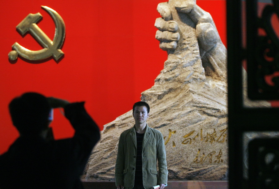 Efectele mondiale ale crizei europene într-o simplă parabolă: ce face un sculptor chinez cu o comandă anulată de sute de statui creştine?