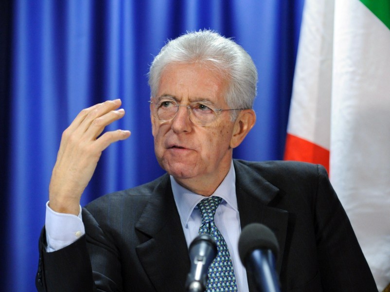 Se agravează criza în 2012? Italia are de plătit datorii de 450 mld. euro, iar premierul Monti face aluzii la majorarea fondului EFSF