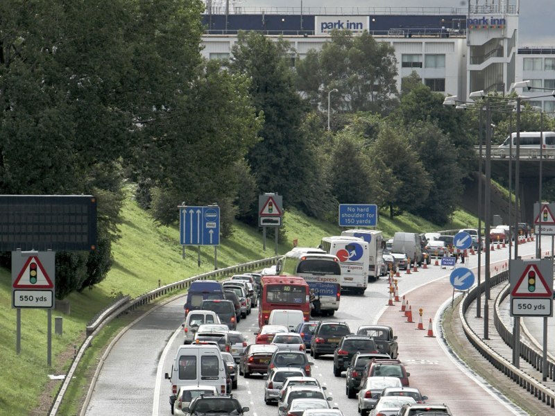Mutare istorică: Guvernul britanic vrea să cedeze administrarea autostrăzilor către companiile private