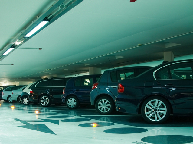 Cele mai scumpe şi cele mai ieftine locuri de parcare în clădirile de birouri din Bucureşti