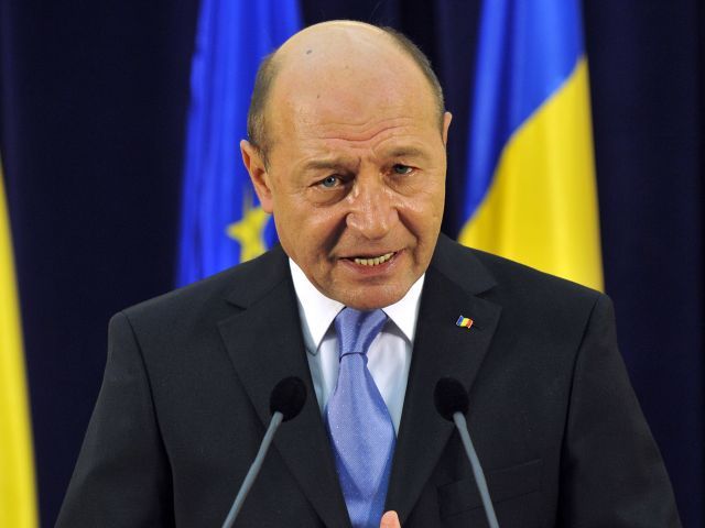 Băsescu: Nu mă văd cu FMI. Guvernul e încordat în negocieri pe reducerea TVA, CAS, impozit regresiv