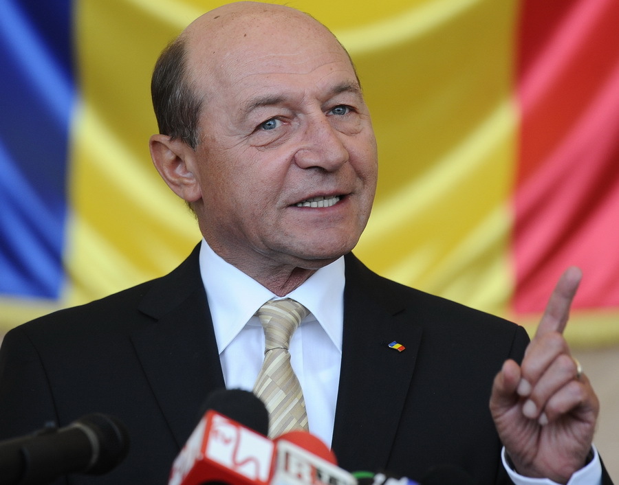 Băsescu: Guvernul nu a probat a fi competent în pregătirea absorbţiei banilor UE pentru 2014-2020