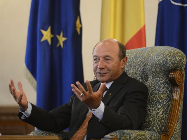 Preşedintele Băsescu sesizează Curtea Constituţională în legătură cu legea referendumului