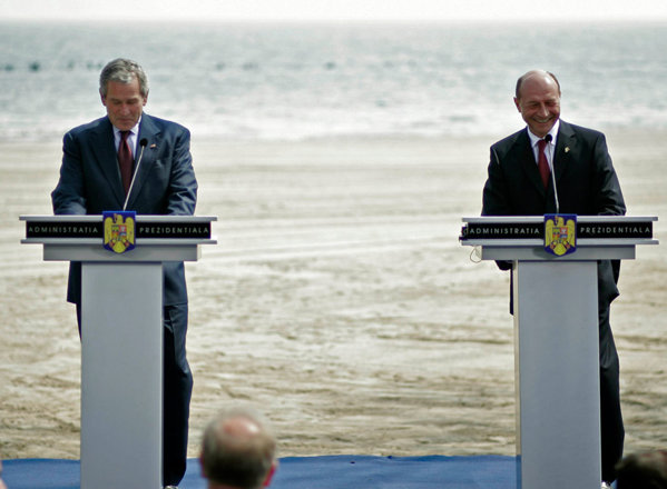2 aprilie 2008, Neptun. Preşedintele Băsescu l-a primit pe George Bush. Punctele fierbinţi pe agendă erau aderarea Georgiei şi a Ucrainei la NATO. 