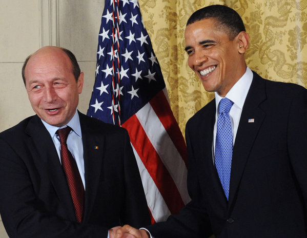 8 aprilie 2010, Praga. Barack Obama s-a întâlnit cu preşedintele Băsescu pentru a discuta despre suplimentarea trupelor militare din Afghanistan.