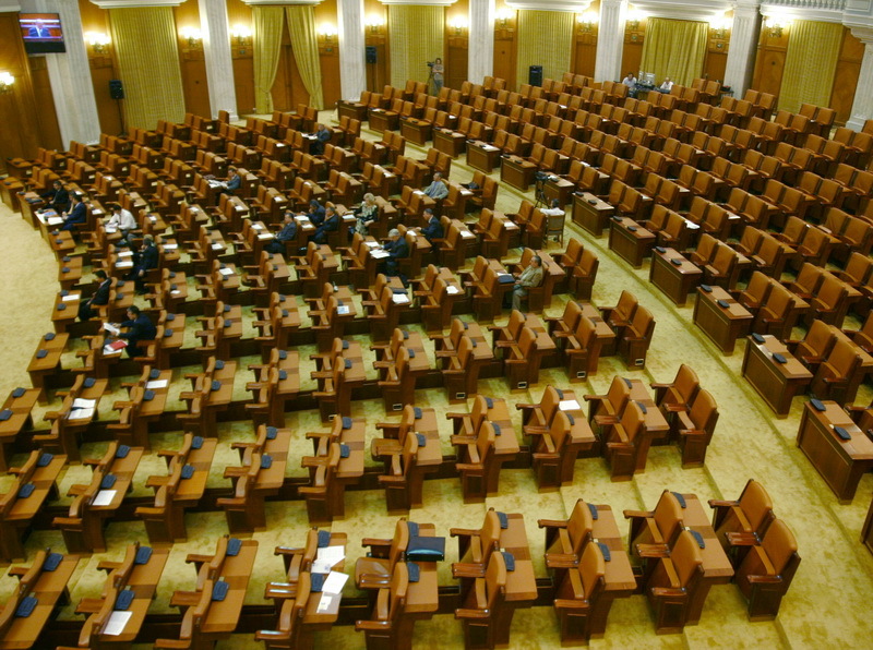 Buget 2012: Mutarea ministerelor în Palatul Parlamentului ar aduce economii de 200 de milioane de euro la bugetul de stat