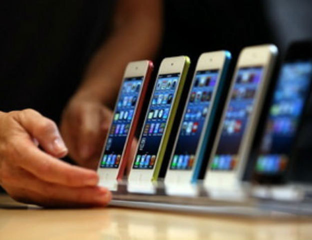 iPhone 4 la 1 euro. Operatorii locali au scos la ofertă vechile modele de la Apple în aşteptarea lansărilor din toamnă