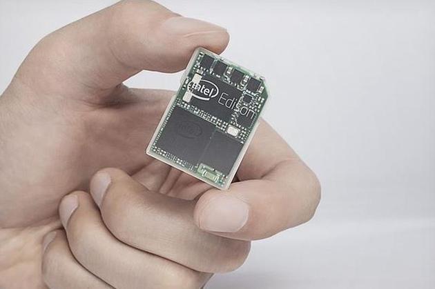 Intel a prezentat un computer de dimensiunile unui card de memorie la conferinţa CES 2014