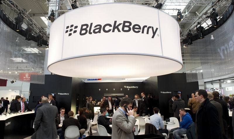 Utilizatorii BlackBerry din România vor fi despăgubiţi de Vodafone şi Orange