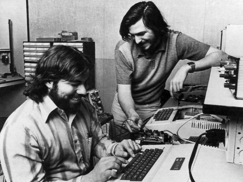 Dezvăluiri din arhiva secretă a Apple: cum a ales Steve Jobs numele companiei
