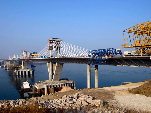 În revista Business Construct care apare astăzi cu Ziarul Financiar citiţi un reportaj de opt pagini despre podul Calafat – Vidin, care se va deschide pe 20 mai