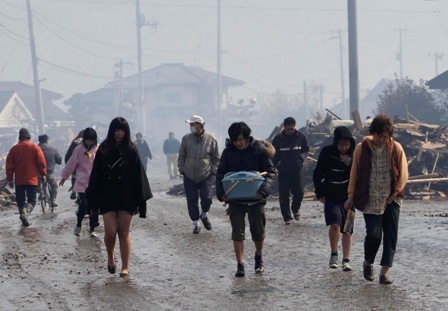 Dezastru umanitar în Japonia: Peste 215.000 de persoane evacuate