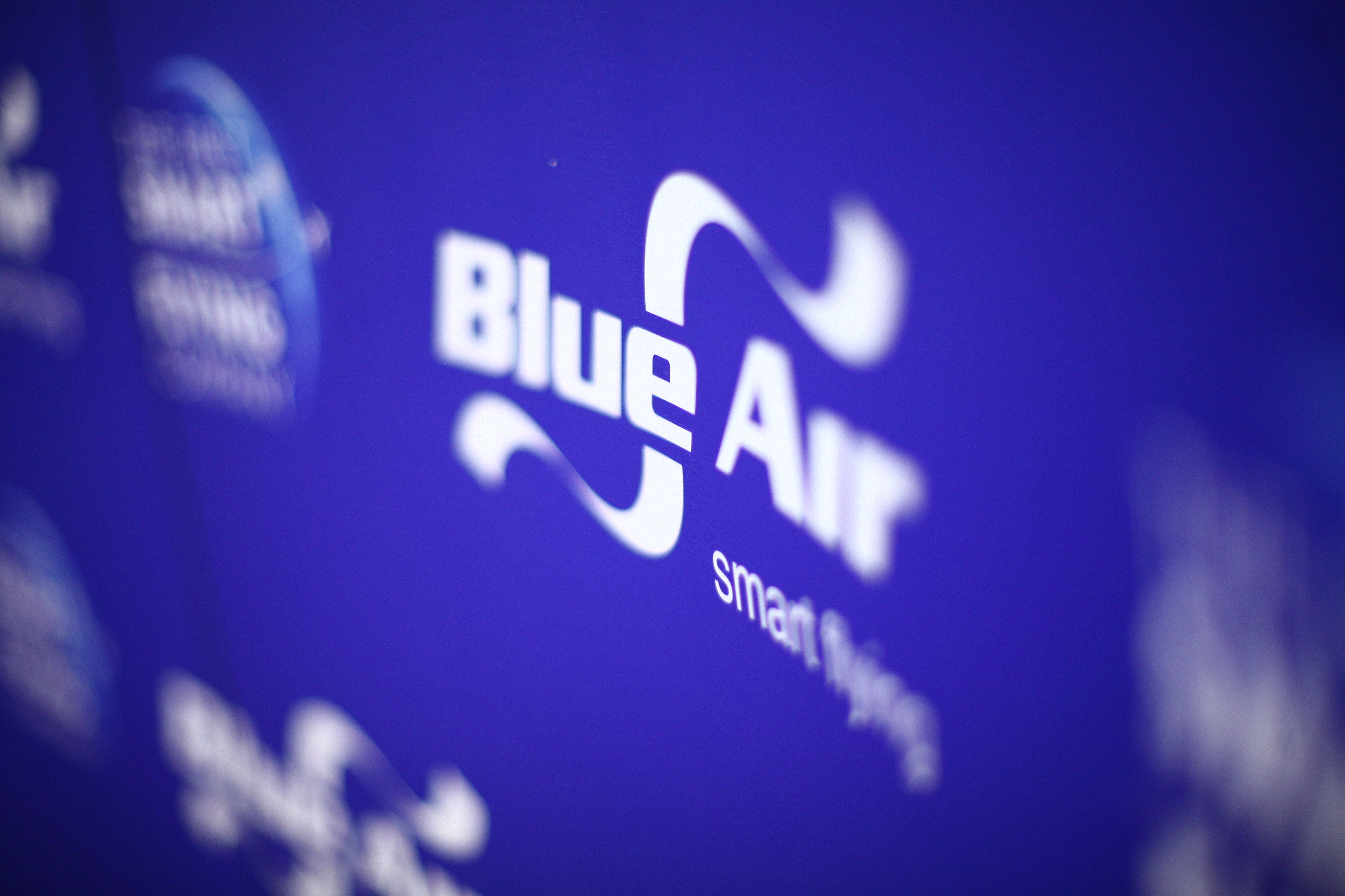 Investitorii interesaţi să cumpere Blue Air pot depune oferte până la 20 aprilie