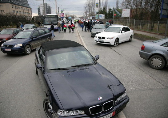 Primul sector din Bucureşti care interzice parcarea pe spaţiul public a maşinilor cu anunţul "De vânzare" lipit pe parbriz 