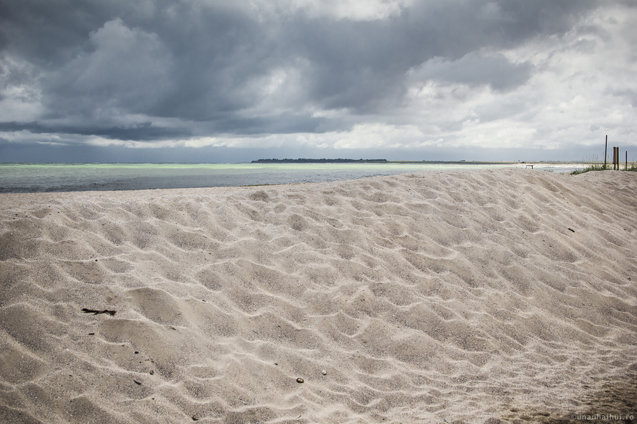 Plaja Durankulak. La 10 km sud de graniţă, în Bulgaria, puţin înainte de localitatea Durankulak, ai parte de o plajă întinsă, pustie şi cu nisip fin. Foto: unanhaihui.ro
