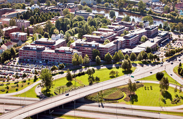 Miliardarul a anunţat vânzarea parcului de afaceri Karolinen Fastigheter din Karlstad, Suedia, format din şapte clădiri cu o suprafaţă de 75.000 metri pătraţi, cu o valoare de 110 milioane de euro, către un investitor suedez, Hemfosa Fastigheter.