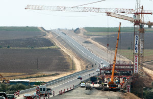 29 iulie: tronsonul Medgidia - Constanta al autostrăzii A2 a fost inaugurat pe jumătate