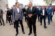 (P) Premierul Nicolae Ciucă a vizitat compania Termoplast, unul dintre cei mai importanţi producători de tâmplărie PVC şi aluminiu din România