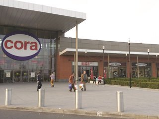 E oficial: Carrefour confirmă preluarea operaţiunilor Cora în România. “Compania Carrefour este determinată să-şi continue creşterea pe piaţa locală”