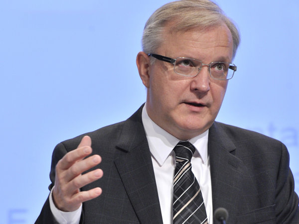 Olli Rehn, vicepreşedintele Comisiei Europene: În Europa creşterea s-a oprit şi există riscul unei noi recesiuni. În unele state membre a avut loc o creştere a numărului de locuri de muncă, însă, per ansamblu, nu se aşteaptă nicio îmbunătăţire reală a situaţiei la acest capitol.
