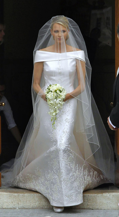 Rochia principesei Charlene de Monaco, decorată cu mii de cristale Swarovski şi perle