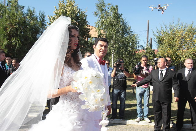 A început nunta anului. Vedeţi aici primele imagini cu Cristi Borcea şi Alina Vidican - GALERIE FOTO