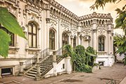 Cum au reuşit o serie de festivaluri sau concursuri de nouă generaţie să dea o nouă şansă la viaţă unor clădiri istorice de o frumuseţe remarcabilă din Rommânia?