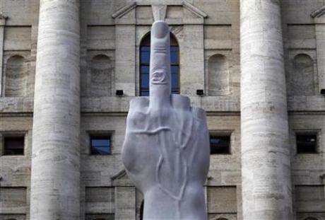 O opera de artă din faţa Bursei din Milano iscă controverse