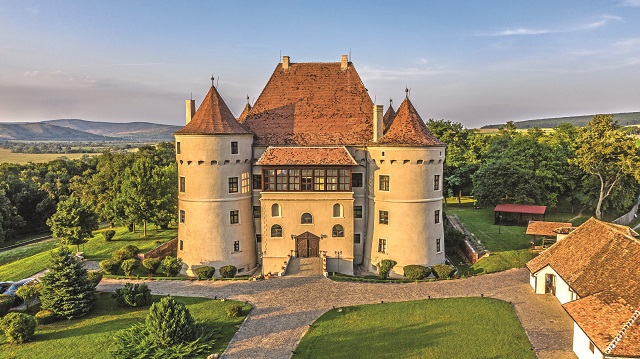 Care este povestea unuia dintre cele mai frumoase castele din România, inspirat de chateau-urile din Franţa, de pe Valea Loirei şi transformat astăzi în hotel de lux? GALERIE FOTO
