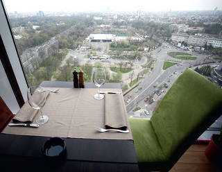 Time Out a luat masa în cel mai înalt restaurant din Bucureşti. De gustibus: Lounge 18