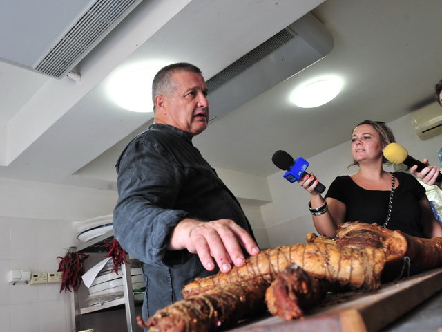 Mircea Dinescu îşi face restaurant în Centrul Vechi al Bucureştiului