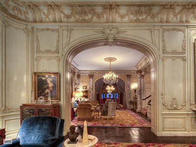 Ce poţi să cumperi cu 150.000 de dolari: un apartament în centrul Bucureştiului sau chiria pe o lună în această vilă din New York. Galerie FOTO
