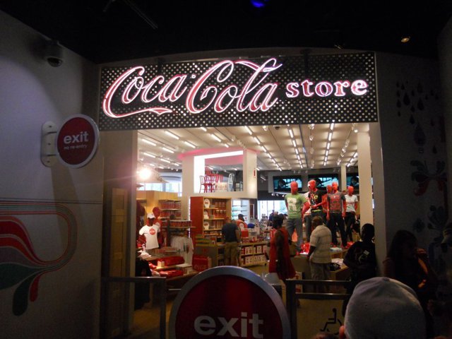 Vizitează virtual muzeul Coca-Cola. Galerie FOTO