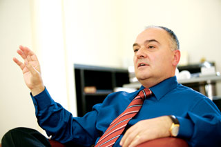 Doru Lionachescu: Jurnalist, caut post de manager in banca straina