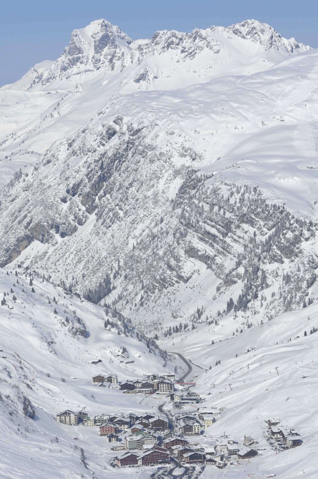 Cum îşi aşteaptă turiştii austriecii din staţiunile montane: cu agende pline de evenimente, hoteluri cu spa şi kilometri de pârtii acoperite cu zăpadă artificială