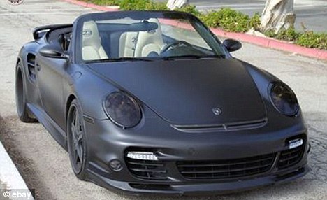 Bolidul Porsche al lui David Beckham scos la vânzare pe eBay la subpreţ