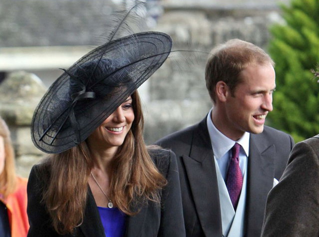 William şi Kate au primit din partea reginei Elizabeth a II-a titlul de duce şi ducesă de Cambridge
