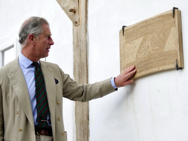 Prinţul Charles: Suntem dispuşi să dăm bani pentru renovarea cetăţilor medievale din Transilvania