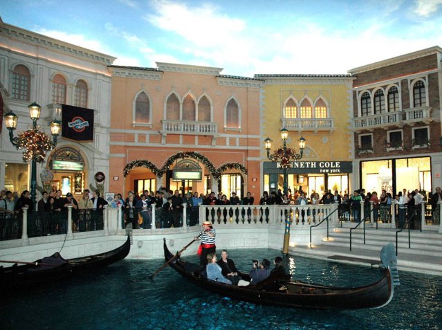 Grand Canal Shoppes  Localizare: Las Vegas, Nevada  Număr de magazine: 71  Număr de etaje: 3