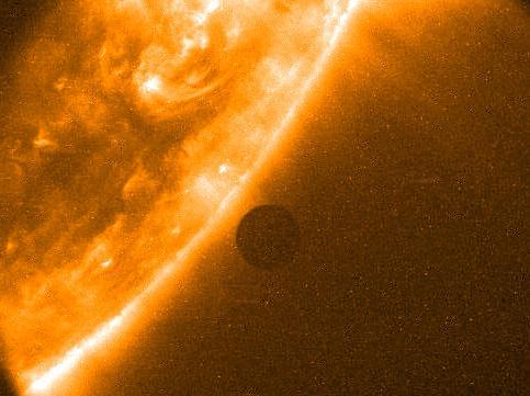 Venus trece prin faţa Soarelui: o ocazie rară de a verifica tehnicile de observare a exoplanetelor