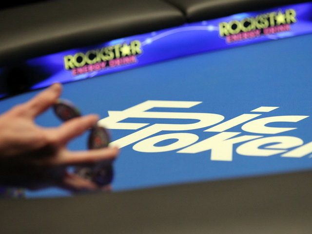 Românul care participă la turneul de poker cu cea mai mare miză: “Eşti nebun? Un milion de dolari?”