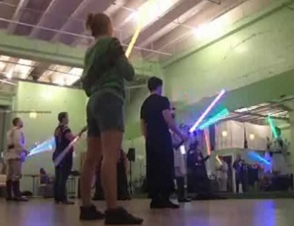  O nouă formă de escapism la americani: luptele cu sabia laser inspirate din Star Wars 