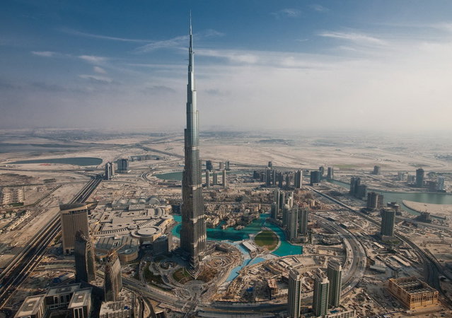Viaţa în Burj Khalifa, cea mai înaltă clădire din lume: ca să ajungi acasă schimbi lifturile, dar ajungi ai parte de servicii de lux “din partea casei”