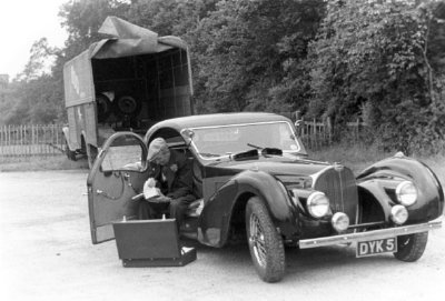 6. 1937 Bugatti Type 57S Atalante: 4,4 mil. dolari. La o lună după ce a părăsit porţile fabricii, această maşină a fost achiziţionată de Earl Howe. Pe parcursul anilor, maşina a căpătat anumite modificări precum un motor Marshall K200 Supercharged, care a făcut din acest Type 57 o maşină de competiţii.