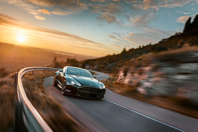 Aston Martin V8 Vantage GT Roadster

Modelul porneşte de la un preţ de 117.225 de dolari şi este un fel de piesă fără vârstă a producătorului auto.