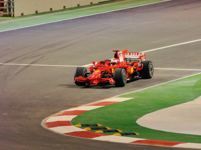 Monopostul Formula 1 condus de Schumacher a fost vândut. Care este suma oferită în cadrul licitaţiei