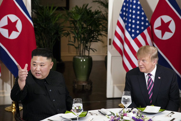 Imaginea articolului Eşec diplomatic în Vietnam. Summitul s-a încheiat mai devreme, fără acord. UPDATE Donald Trump sugerează că Kim Jong-un a cerut ridicarea sancţiunilor LIVE TEXT